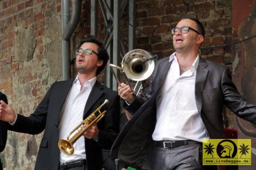 Yellow Umbrella (D) 19. This Is Ska Festival - Wasserburg, Rosslau 27. Juni 2015 (9).JPG